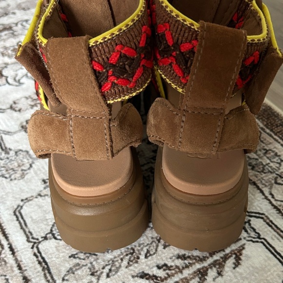 UGG Platform free people Brown and Red Embroidered chunky Sandals - Picture 5 of 7